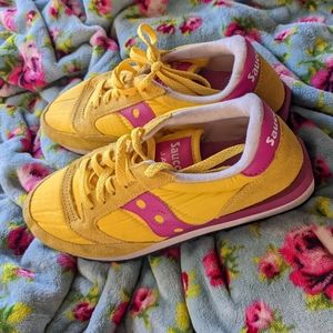 Saucony Size 9 Yellow and Pink Jazz